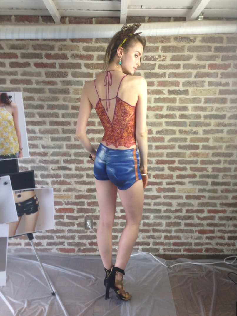 LoveLiner（ラブ・ライナー)CM_洋服_ボディペイントの画像