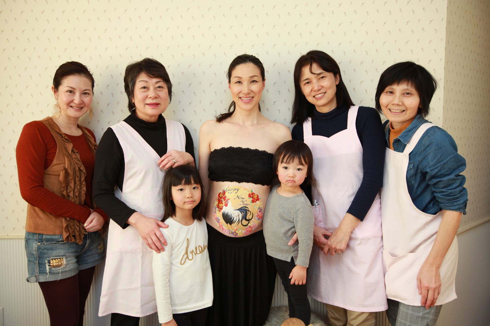 深井仁美とモデル 山本先生 山本助産院のスタッフさん