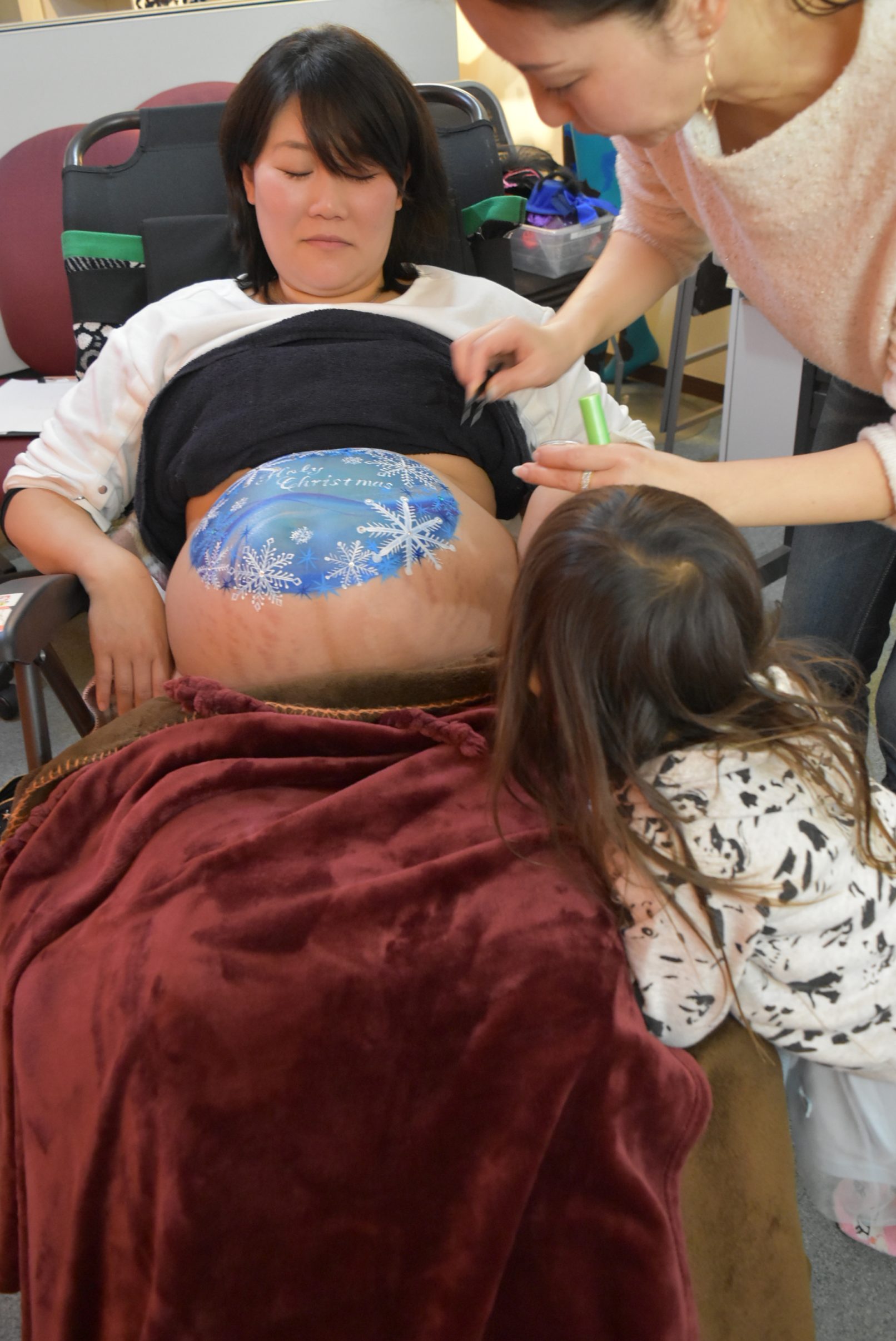 マタニティペイント「聖なるクリスマス」深井仁美の画像